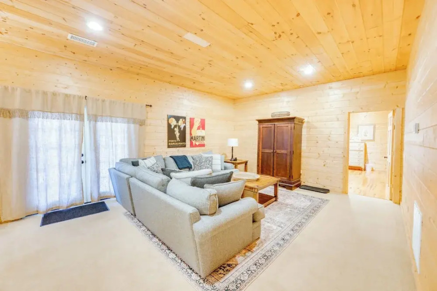 Luxury Cabin w/ Deck < 5 Miles to Sapphire Valley!