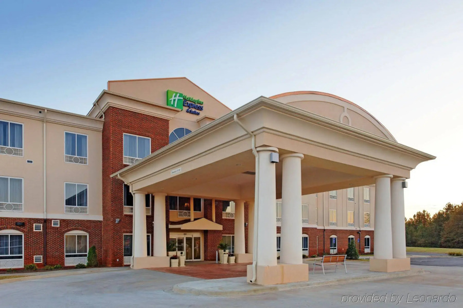 Holiday Inn Express Hotel & Suites Talladega by IHG