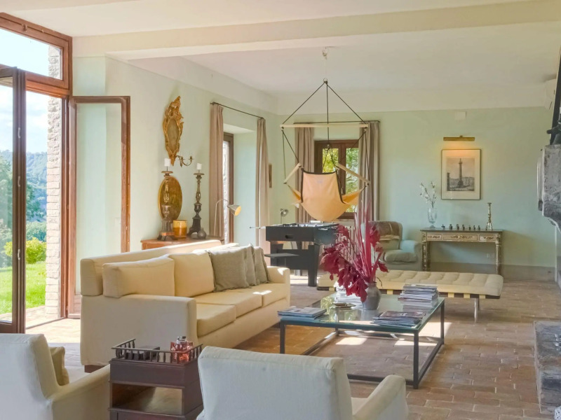 Completely renovated former farmhouse with infinity pool