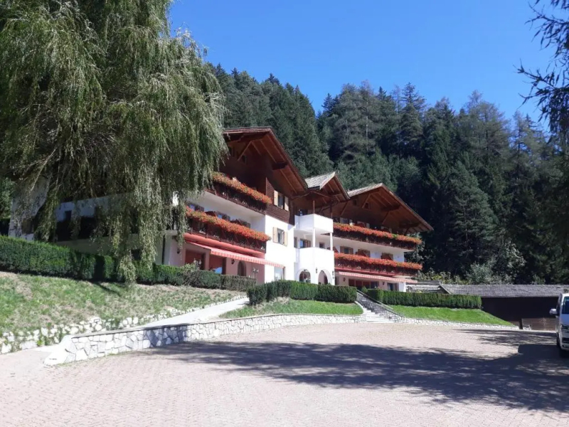 Hotel Larch