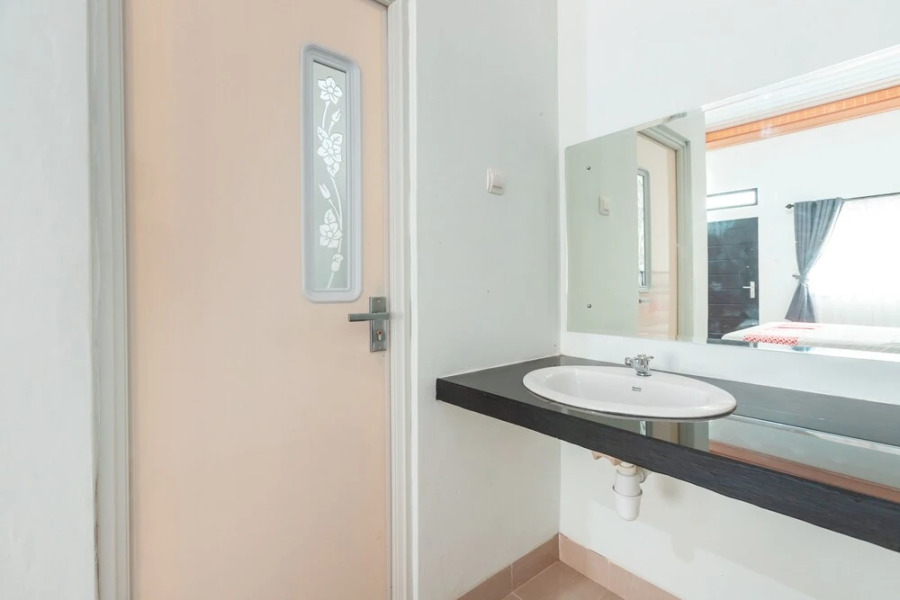 Trans Hotel by OYO Rooms