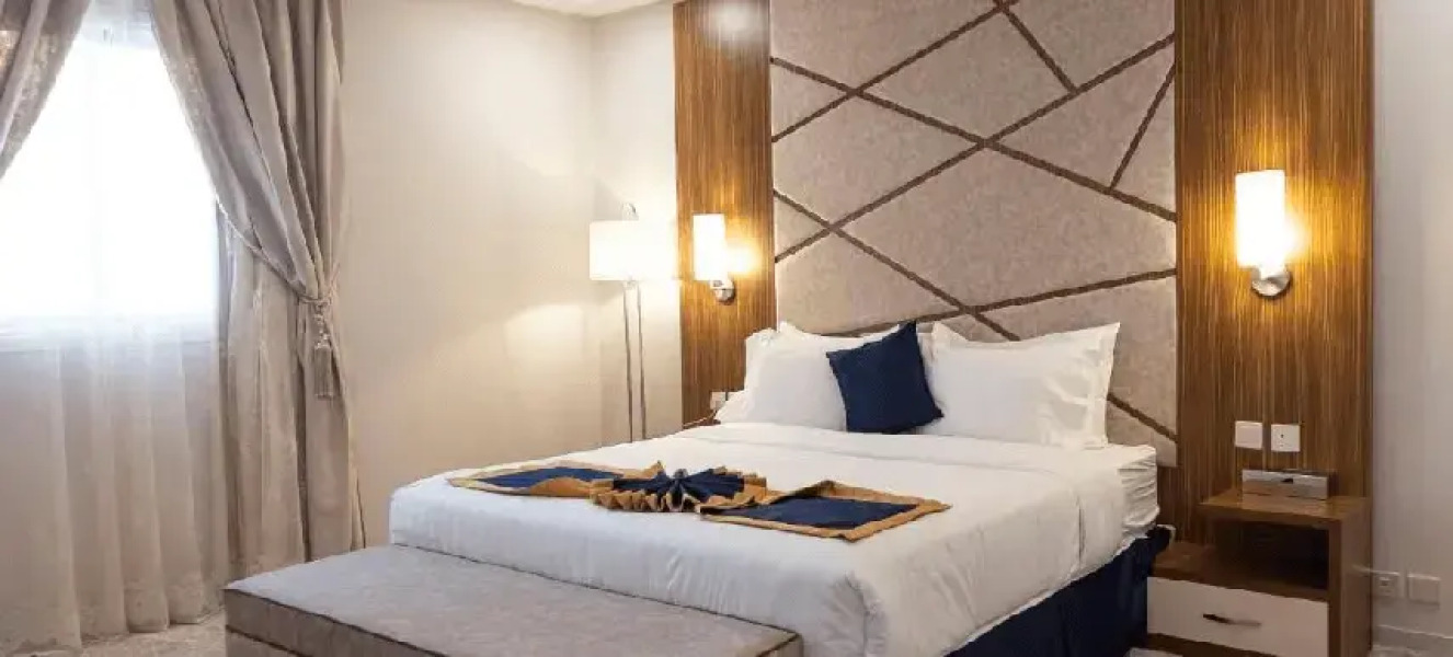 The Palace Hotel Suites 7