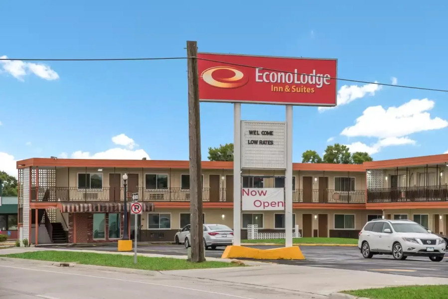 Econo Lodge Inn & Suites