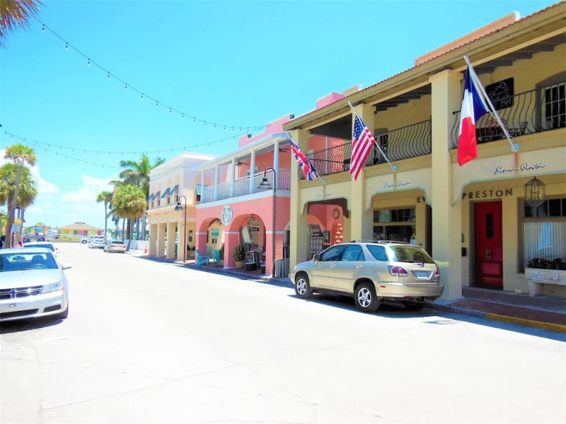 Key West Style Beachtown Estate by TechTravel