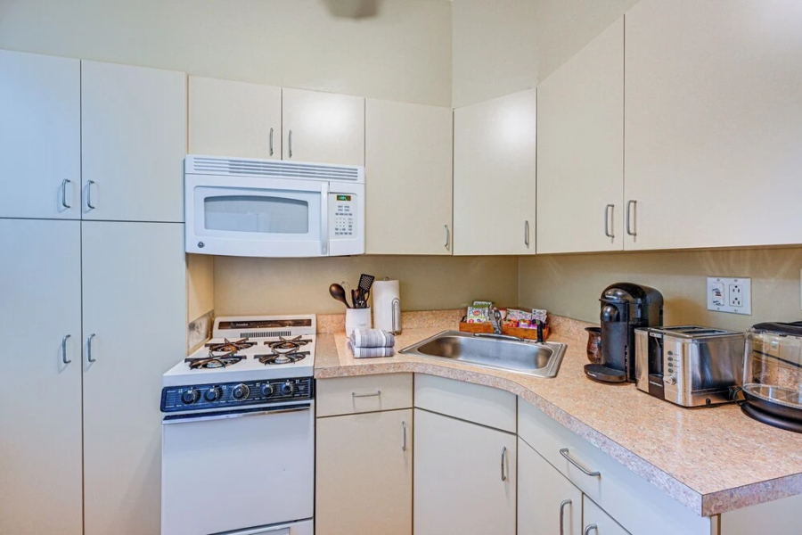 Historic Mamaroneck Guest House - Walk to Harbor!