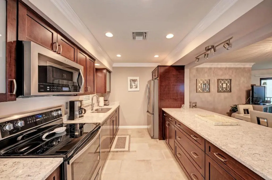 Sea Grape Inn 5- BEACHFRONT Property