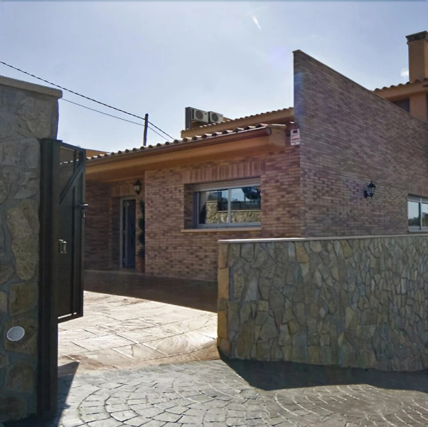 Chalet con piscina interior y sauna