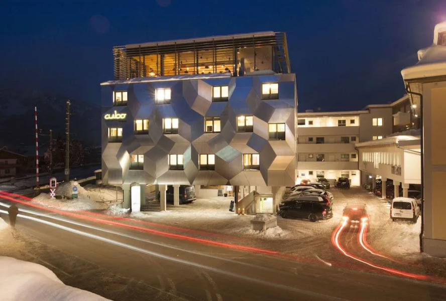 Cubo Sport & Art Hotel