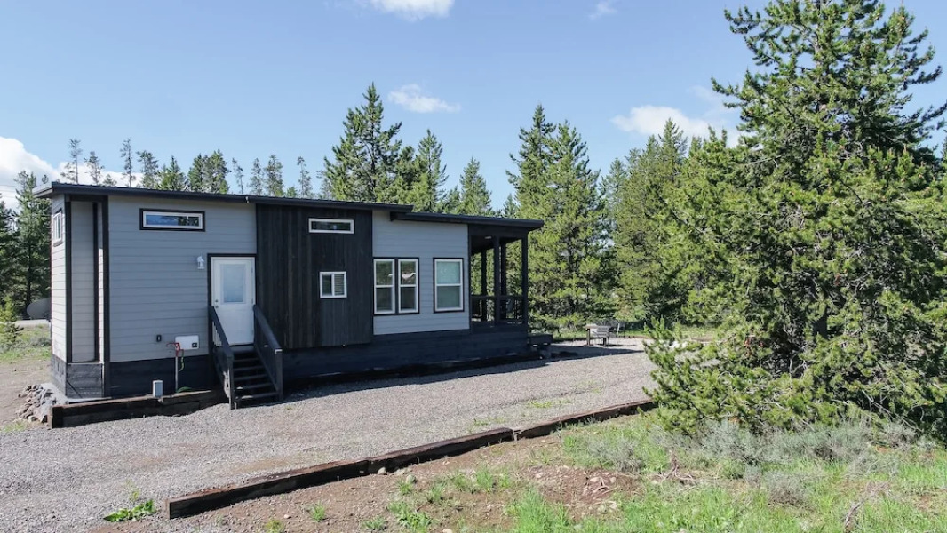 Hickory-dickory Hollow