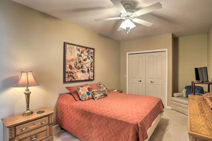 Cheerful Tiffin Digs in the Heart of Downtown