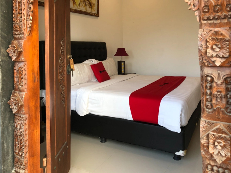 RedDoorz Plus near Dreamland Beach