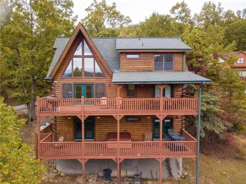 A Majestic View III 3 Bedroom Home with Hot Tub