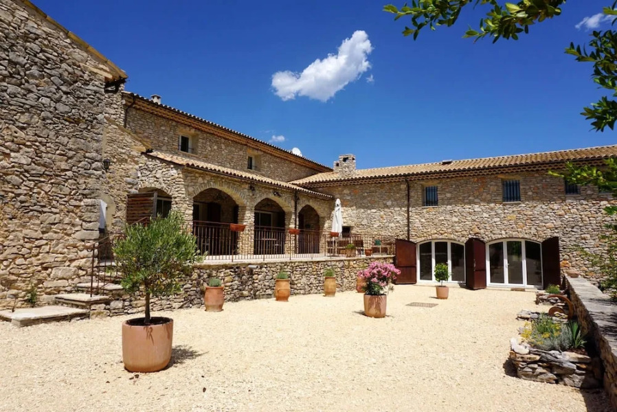 Villa With 4 Bedrooms in Simaine La Rotonde, With Shared Pool, Furnished Garden and Wifi
