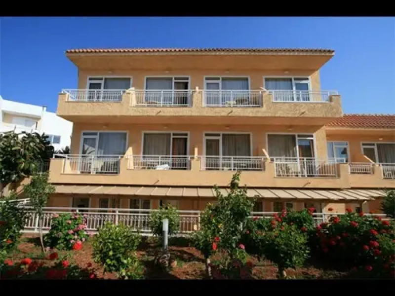 Lavris Hotel & Bungalows