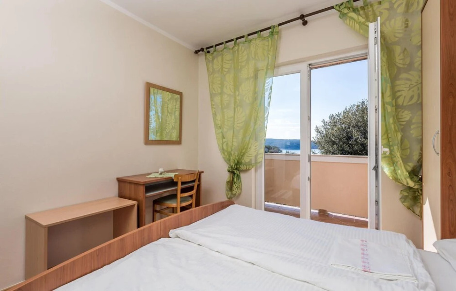 Stunning Apartment in Supetarska Draga With Sauna, Wifi and 2 Bedrooms