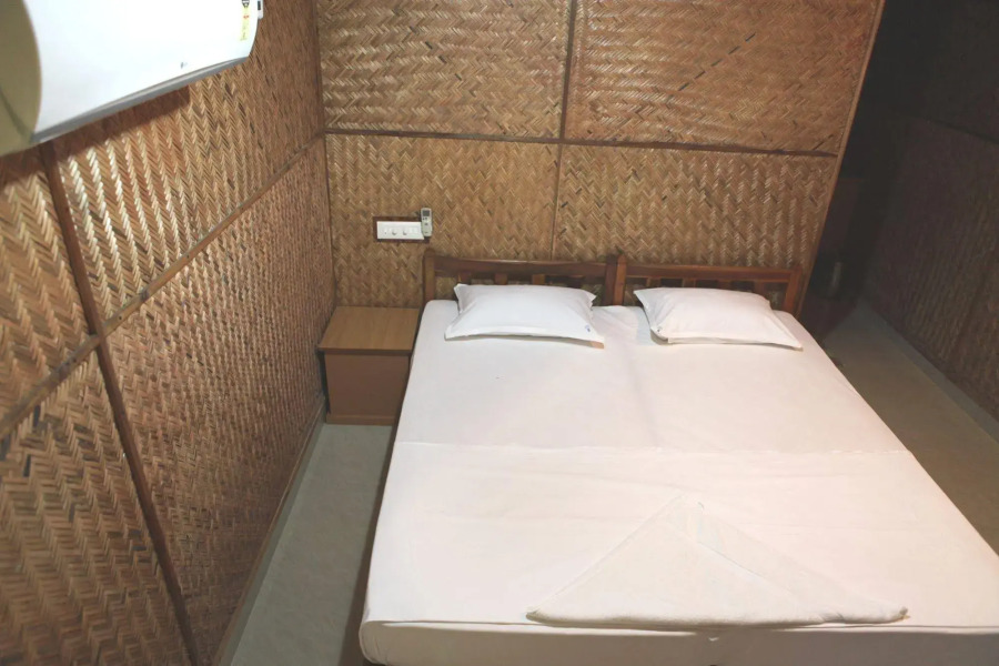 Savithri Inn Bamboo Cottages & Resorts