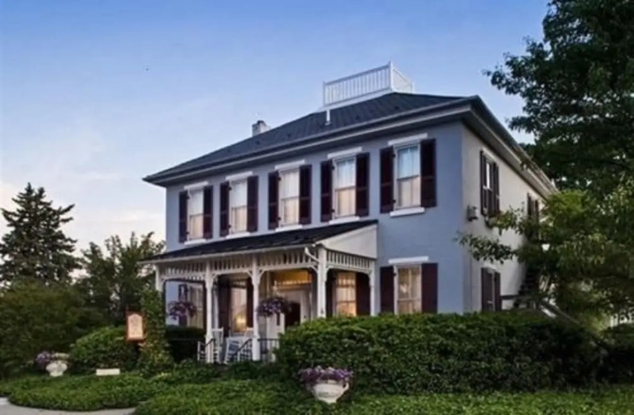 The Artist's Inn and Gallery