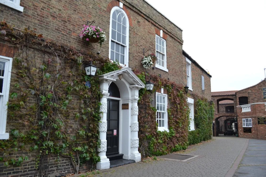 The Exchange Coach House Inn