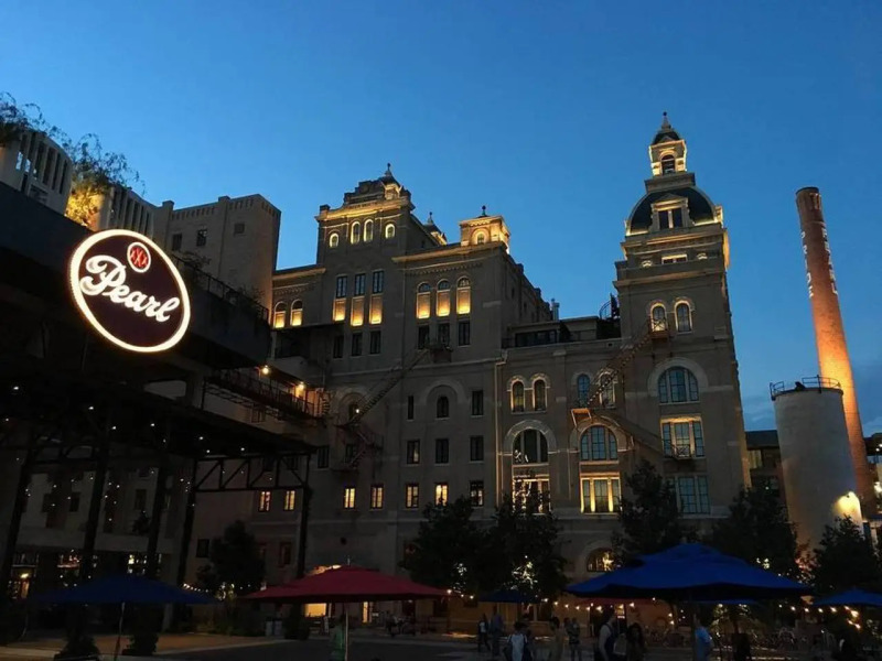 Cozy Remodeled 2BR/2BA Near Downtown Sleeps 8