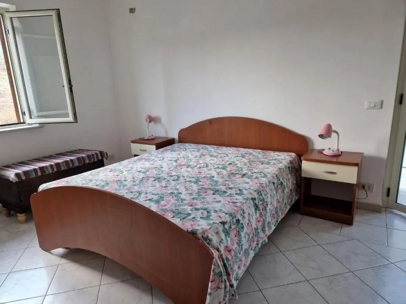 Miriam 21, a 300 metri dal mare