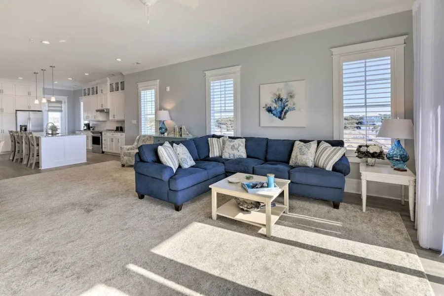 Gorgeous Emerald Isle Getaway: Walk to Beach!