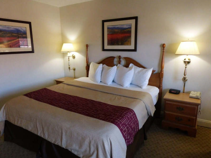 Red Roof Inn & Suites Hazleton