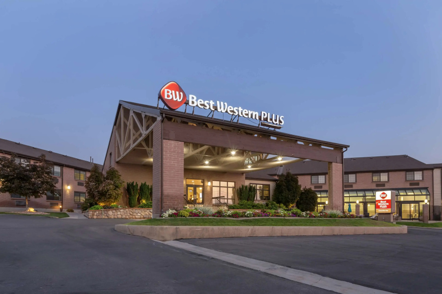 Best Western Plus Cottontree Inn