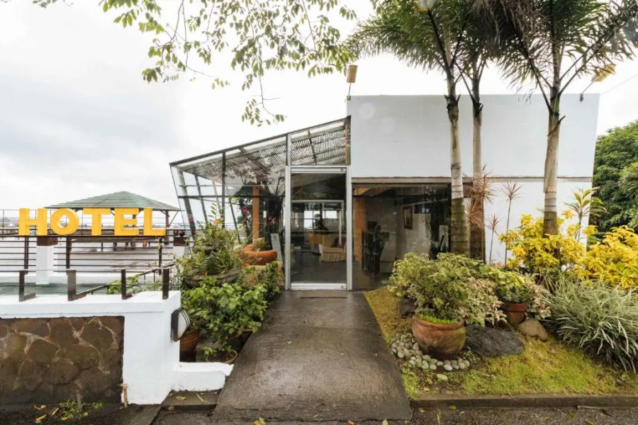 RedDoorz Plus @ The Ridge Tagaytay City