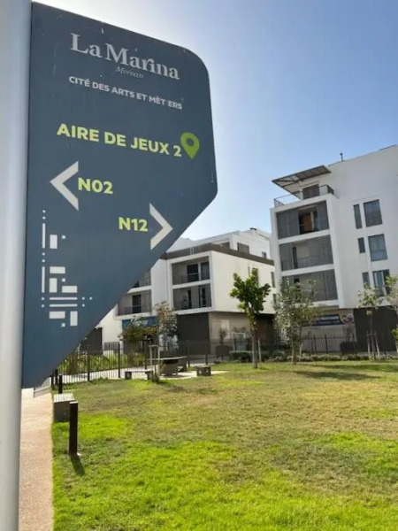 Beautiful 2beds apartment with swim pool in marina