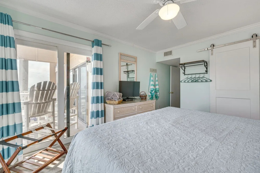 Steps to the Beach: Oceanfront Condo w/ Lanai!