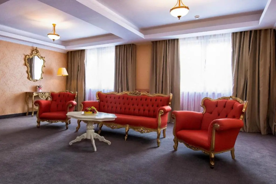 Hotel Roman by Dumbrava