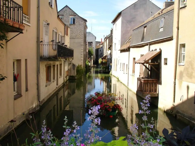 Studio in Montargis, With Wifi