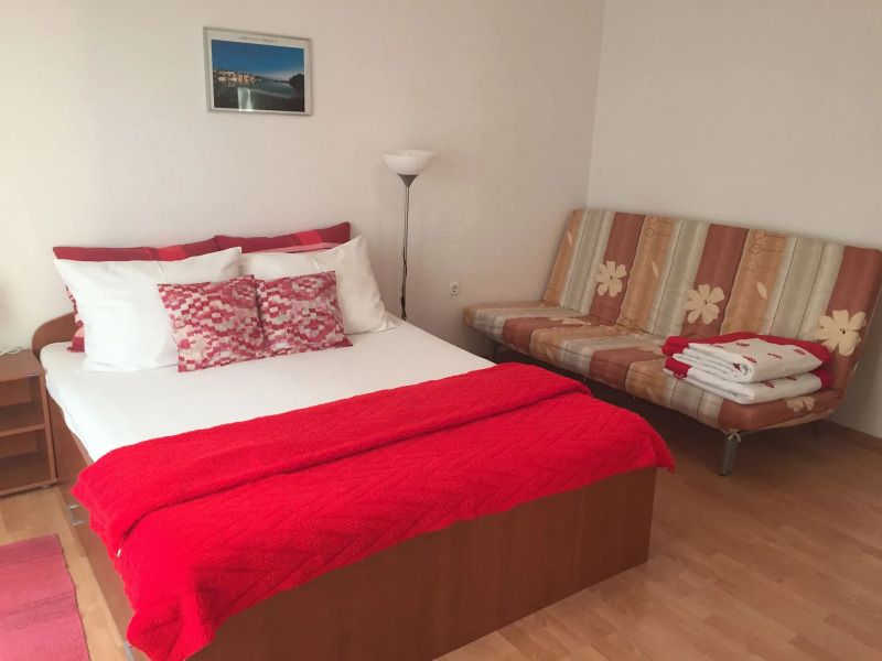 Apartment Đurđa - close to the sea A2 Pirovac, Riviera Sibenik