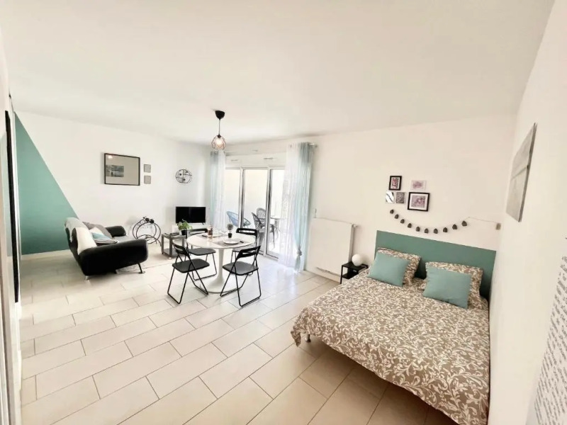 Jacuzzi / Parking Privé / Terrasse / Au pied du tram