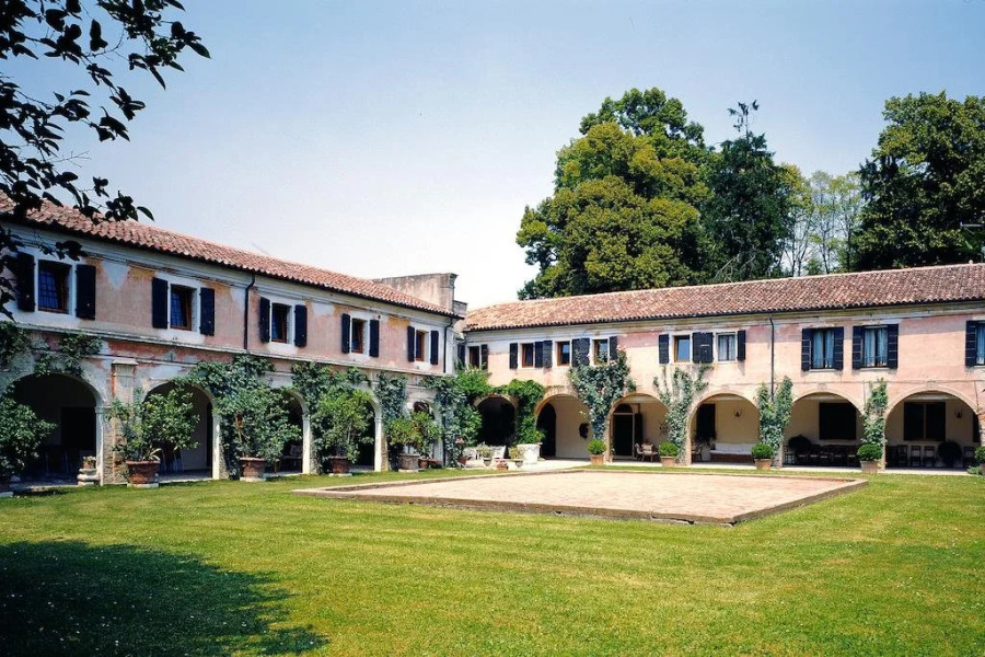 Corte di Villa Colloredo