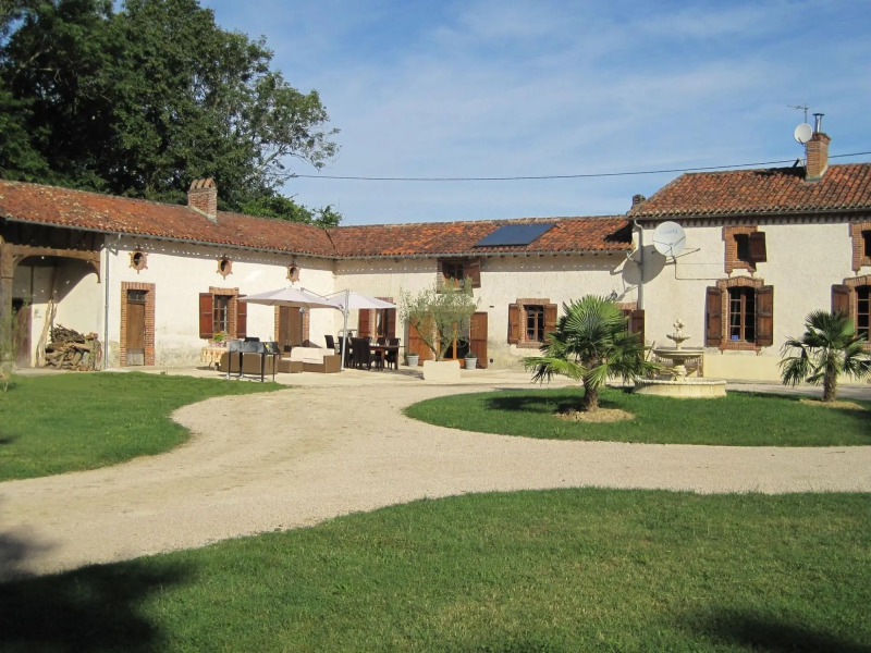 Charming cottage on estate (1880) with pool at the foot of the Pyrenees