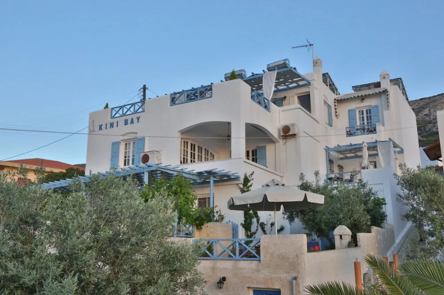 Kini Bay