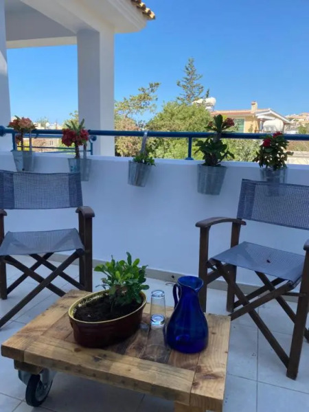 Retro n’ Boujee 1BR Apt with Pool and Balcony