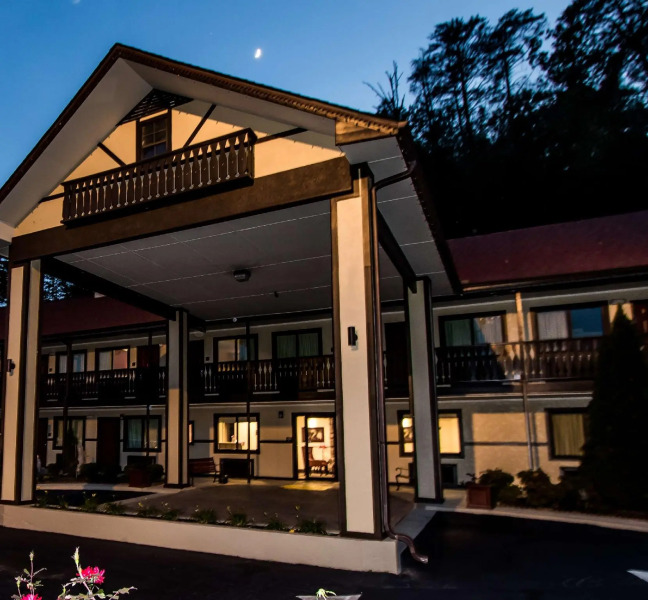 Super 8 by Wyndham Helen