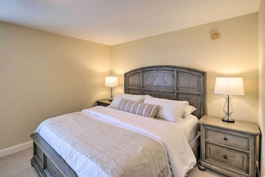 Apt w/ Balconies - Steps to Kemah Boardwalk!