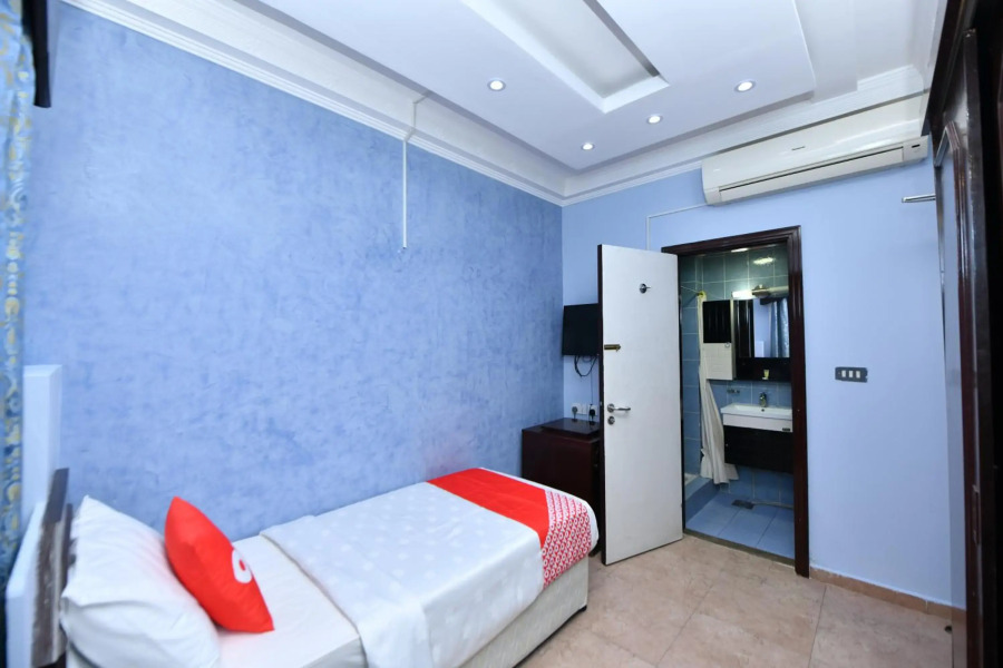 OYO 137 Marina Hotel