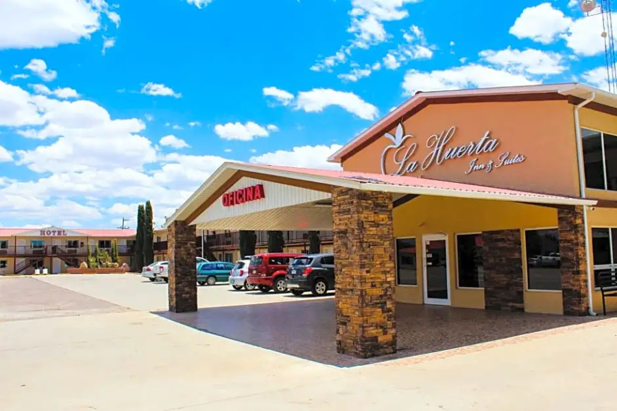 La Huerta Inn & Suites