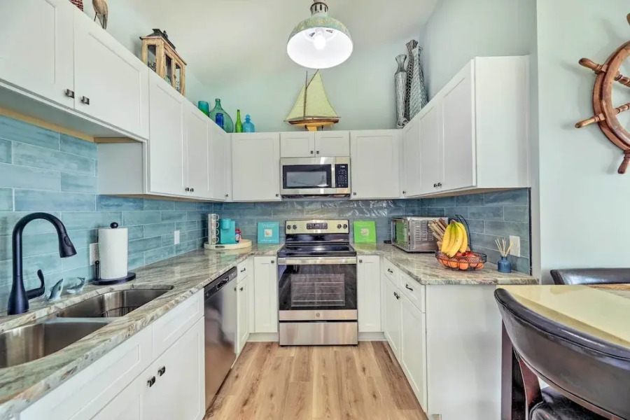 Waterview Home w/ Sunset & Lighthouse Views