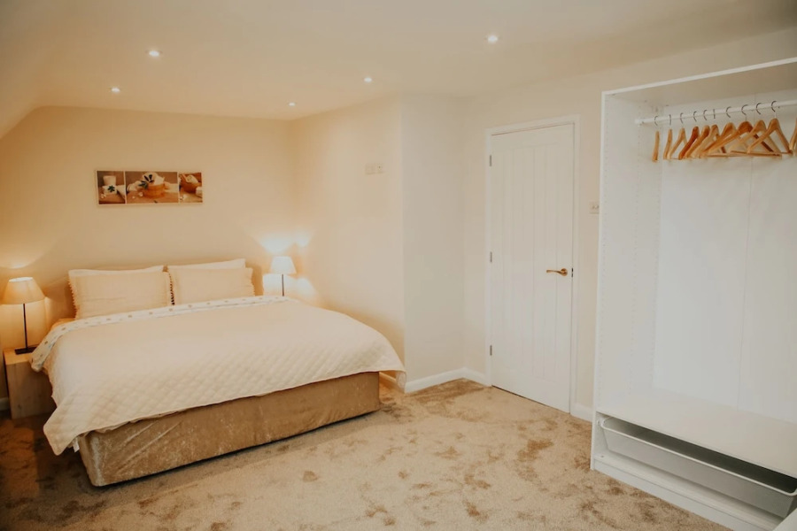 Remarkable 3-bed House in Easton-on-the-hill