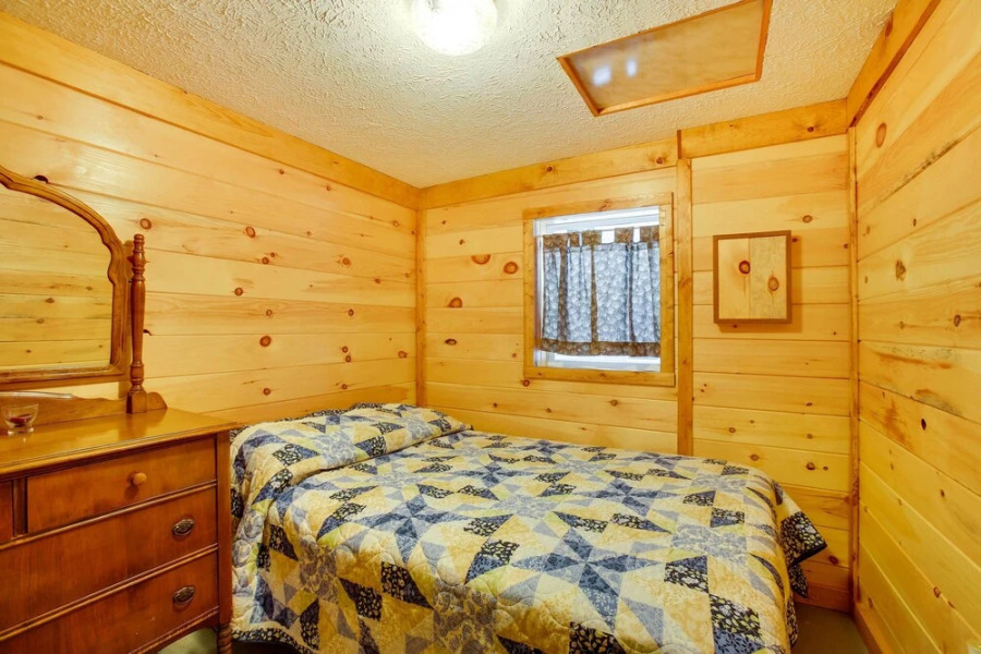 Pine Ridge Resort Cabin on Bass Lake w/ Dock!