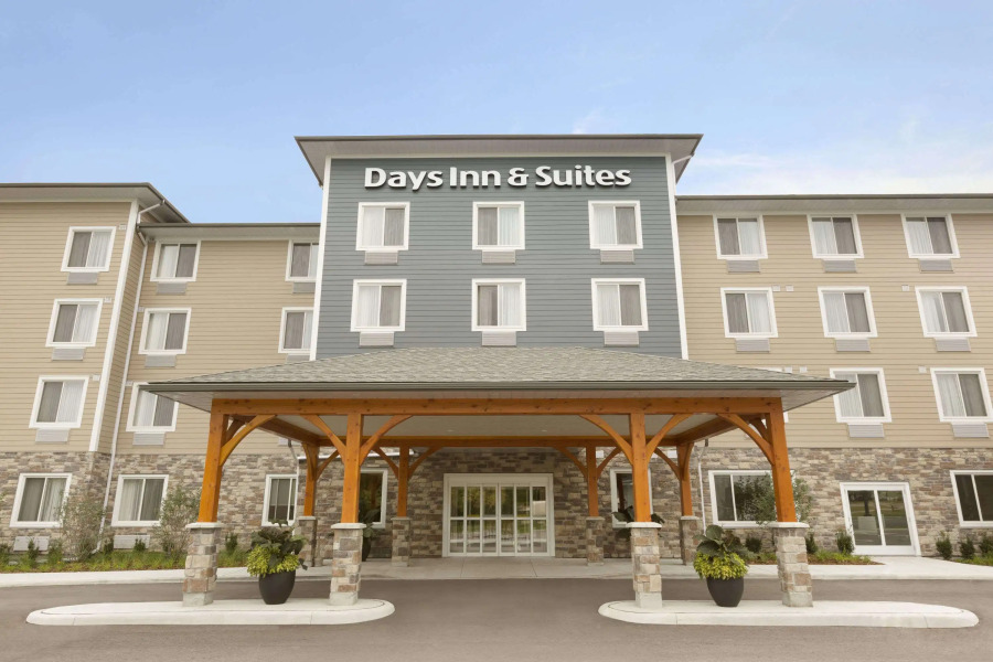 Days Inn & Suites by Wyndham Lindsay
