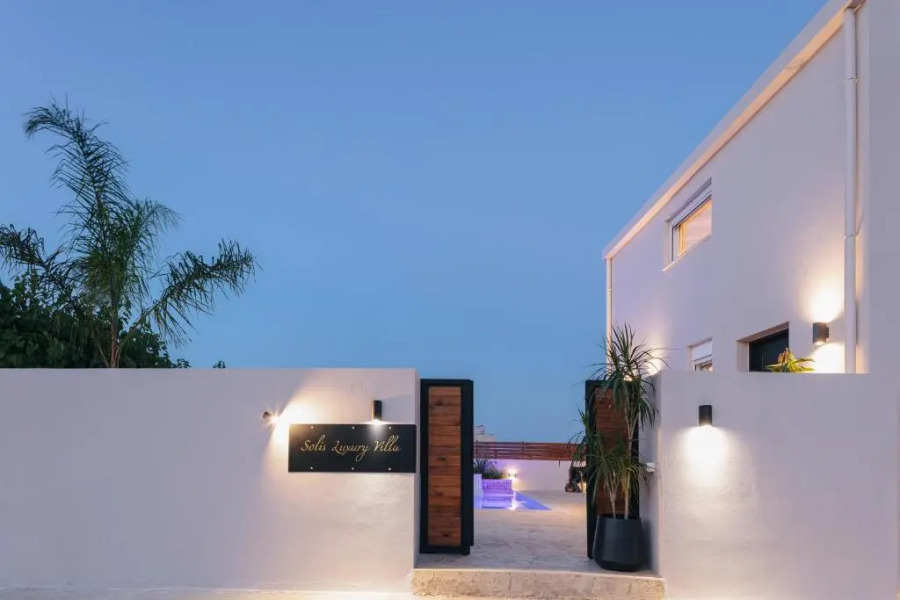 Solis Villa, close to the beach! Heated pool, By ThinkVilla
