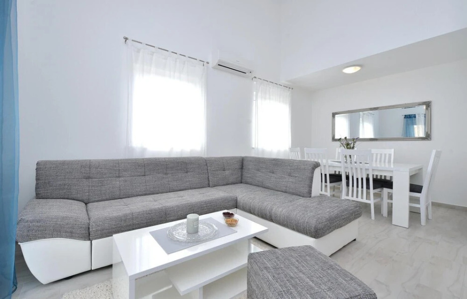 Amazing Home in Vrsi-mulo With Wifi and 2 Bedrooms