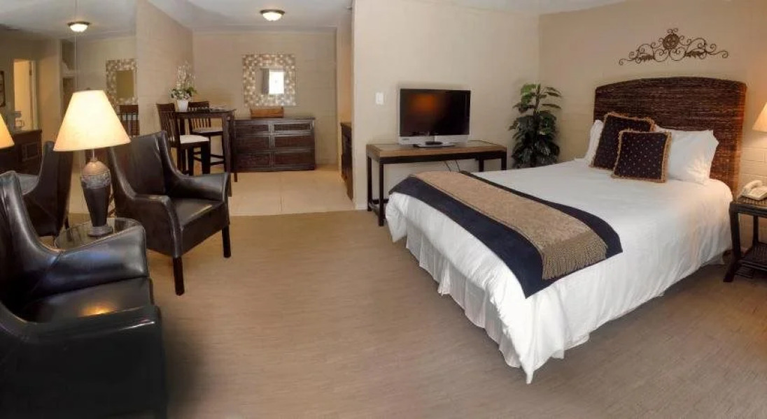 SmokeTree Resort and Bungalows