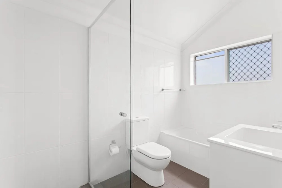 The Pines, 5/4 Messines Street